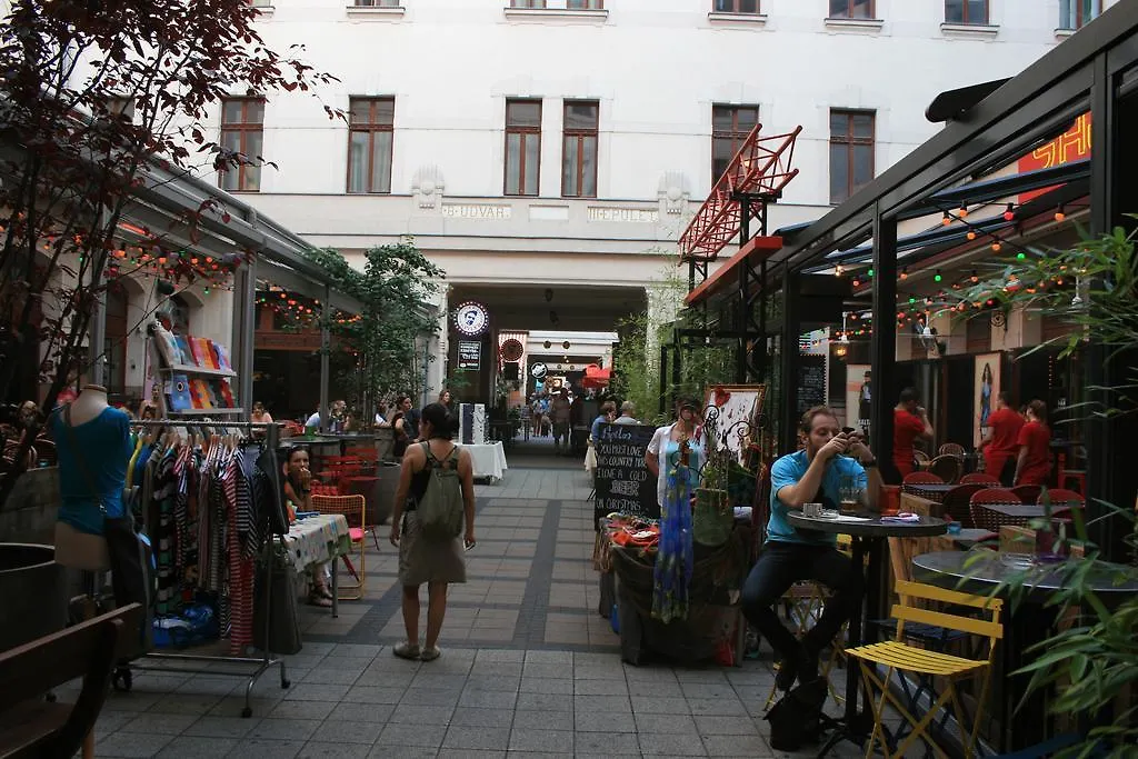 Astoria Downtown Apartment Budapest 0*,